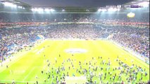 Lyon-Besiktas : La pelouse du Parc OL envahie par des supporters