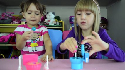 Kids Eating Candy From Toilets!! Sour Flush Candy - FunKidToys-h6rkbm5z4eM