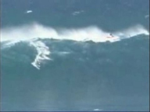 Surf parmis les plus grosses vagues