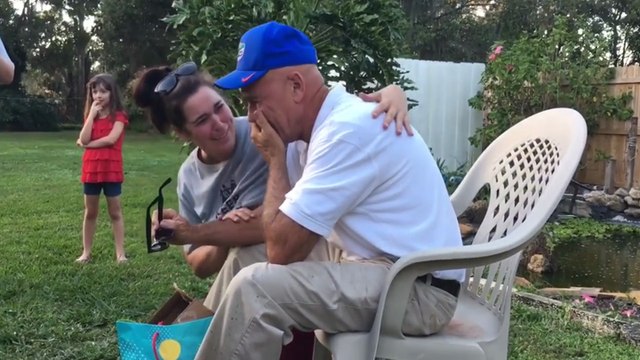 Un daltonien perçoit enfin les couleurs grâce à des lunettes EnChroma