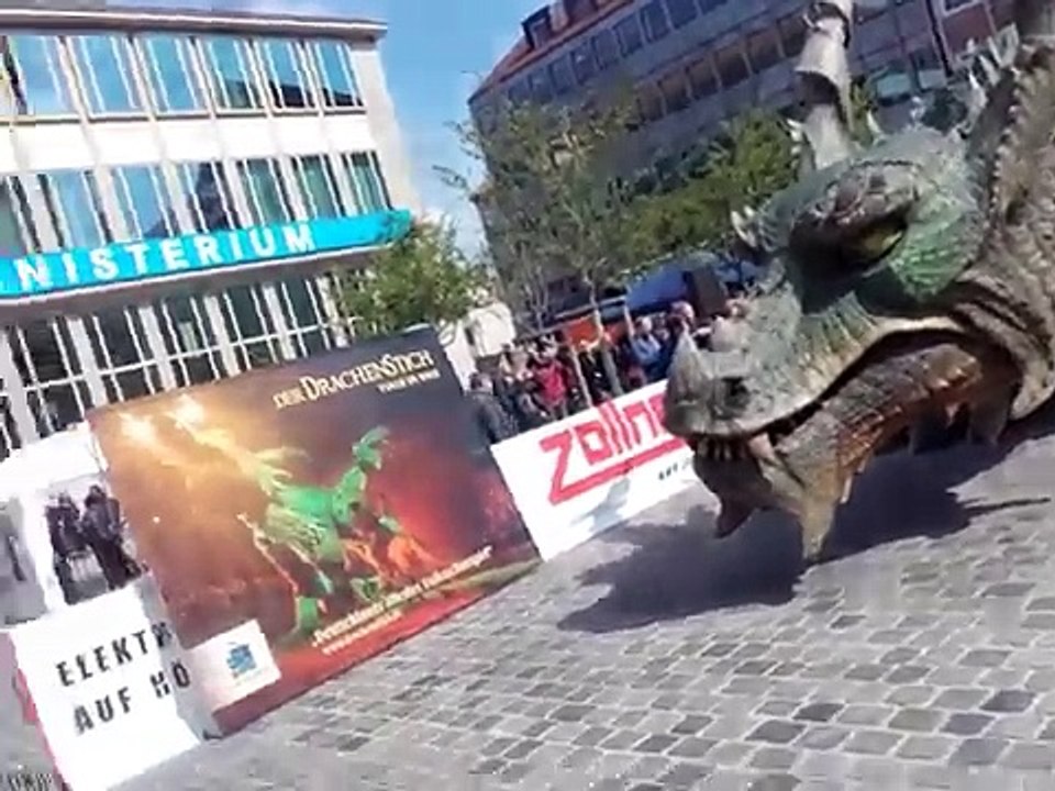 grüner drache gefangen eingesperrt grosswild jagd im zentrum von nürnberg