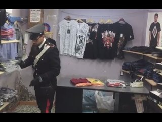 Napoli - Abbigliamento contraffatto, sequestro alla Duchesca (14.04.17)