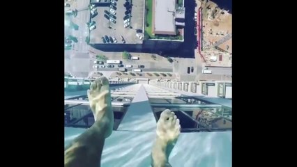 Pool Sky : Piscine dans l'air au 42e étage en Plexiglas !