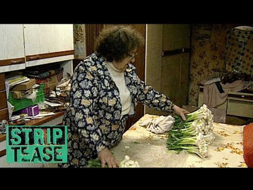 STRIP TEASE - La soucoupe et le perroquet