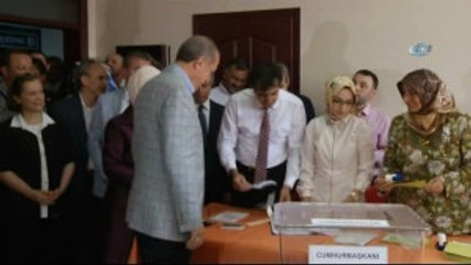 Cumhurbaşkanı Erdoğan Oyunu İstanbul'da, Başbakan Yıldırım İzmir'de Kullanacak