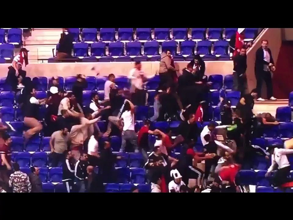 Fight between Lyon and Besiktas fans