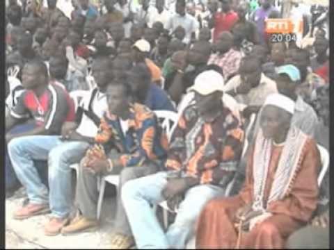 Le chef de l`Etat, SEM Alassane Ouattara donne le premier coup de pioche du Pont Henri Konan Bedié