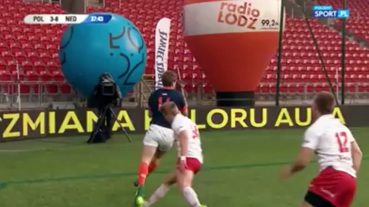 Sublime passe au pied à l'aveugle du demi de mêlée des Pays Bas