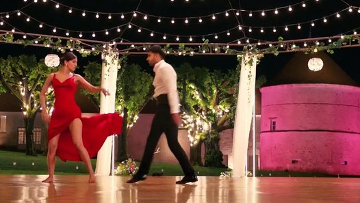 Vaani Kapoor And Ranvir Singh Hot Salsa Dance Befikre 2016 Video