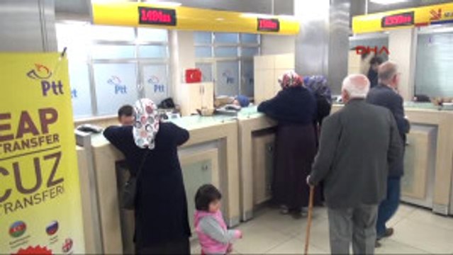 Bursa Büyükanne Ilk Maaşını Torunu Ile Almaya Geldi