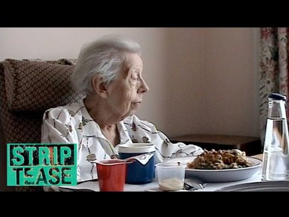 STRIP TEASE - Grand-mère