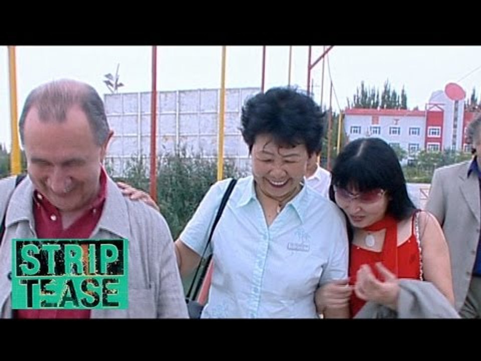 STRIP TEASE - À la poursuite de Madame Li - partie 2