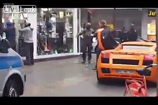 La police intervient pour stopper le tournage d'un clip de RAP avec des armes à Dortmund