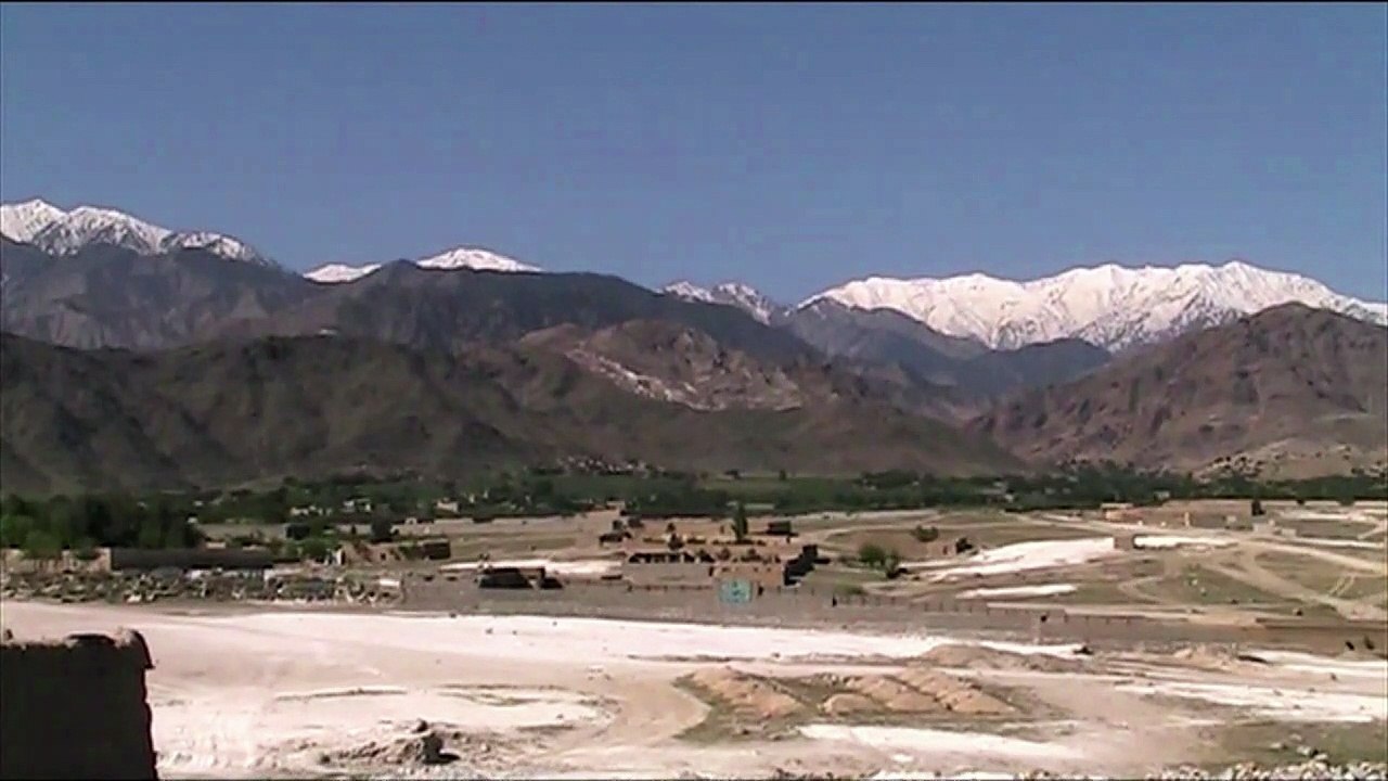 Bombe américaine en Afghanistan: images et réac...