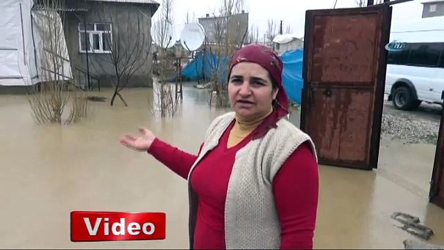 Hakkari'de sağanak yağış hayatı felç etti