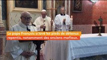 Pour le Jeudi saint, le pape François lave les pieds de douze prisonniers