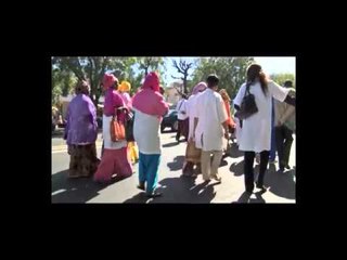 Les fonctionnaires de la santé abandonnent les blouses pour porter des pancartes