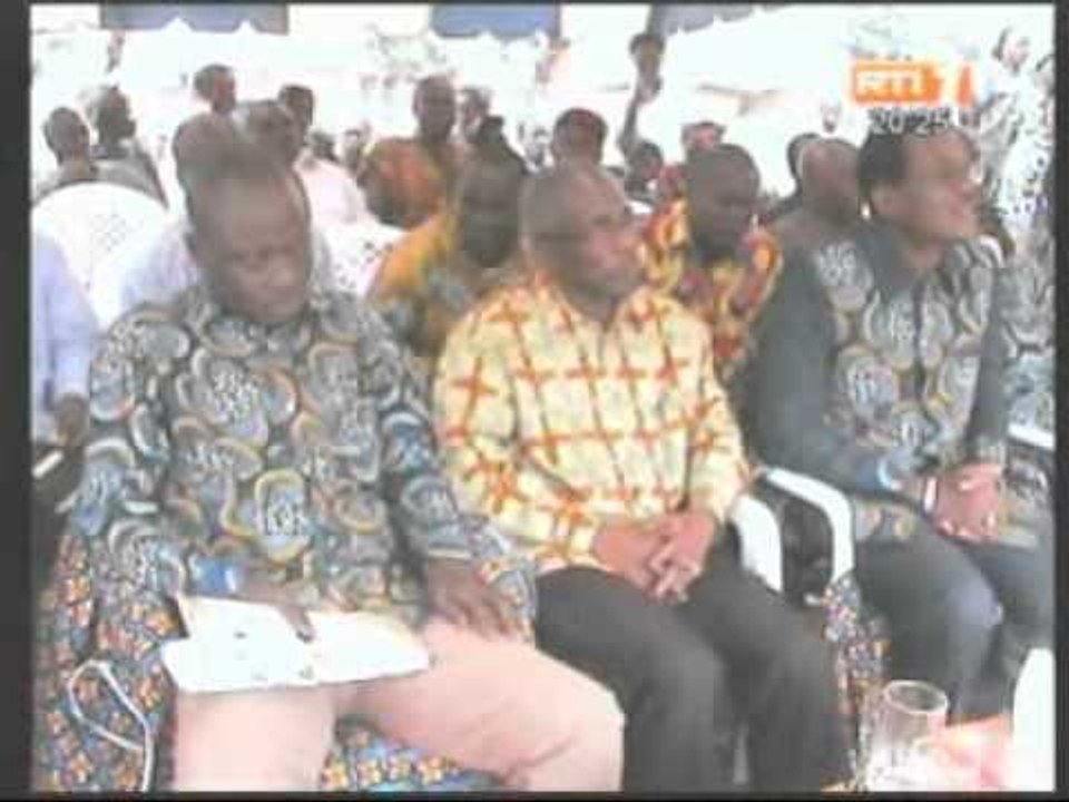 Remise de materiels agricoles à Niakaramadougou