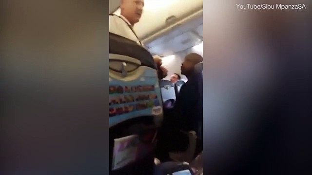 'Racist' applauded as he gets off flight in South Africa _ 2017