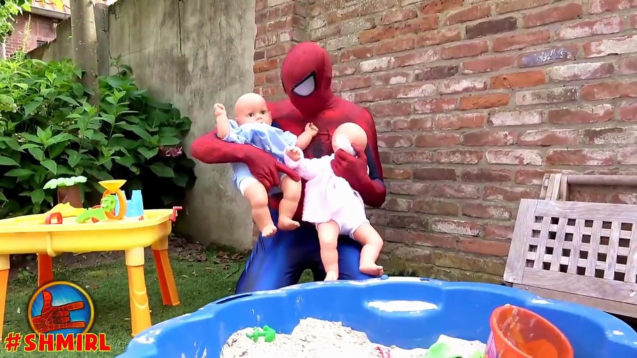 CRYING BABIES Superheroes in Real Life SPIDERMAN DAD Fun Princess & Heroes Video