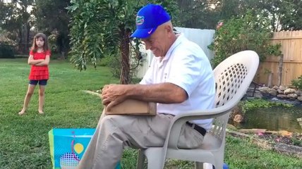 Un homme voit enfin les vraies couleurs grâce à son cadeau d'anniversaire !