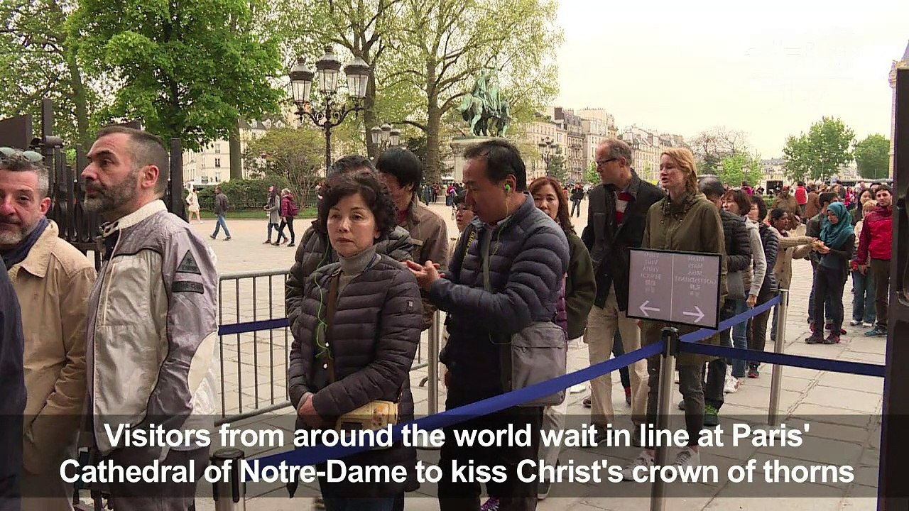 Notre-Dame: Good Friday pilgrims kiss Christ's crown of thorns