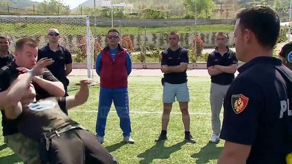 Instruktori i SWAT që trajnon policët shqiptarë