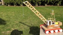 How to Make an Electric Crane with Remote Control out of Popsicle Sticks - incredible Toy-zUUYdFXDL