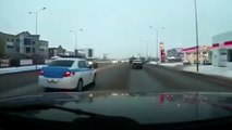 Idiot drivers causing SCARY Crashes 2017-Iu_LYeZ