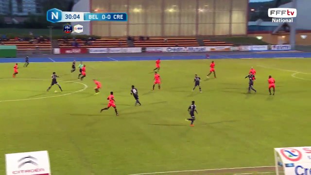 Beau mouvement dans la surface de Créteil mais la frappe est contrée.