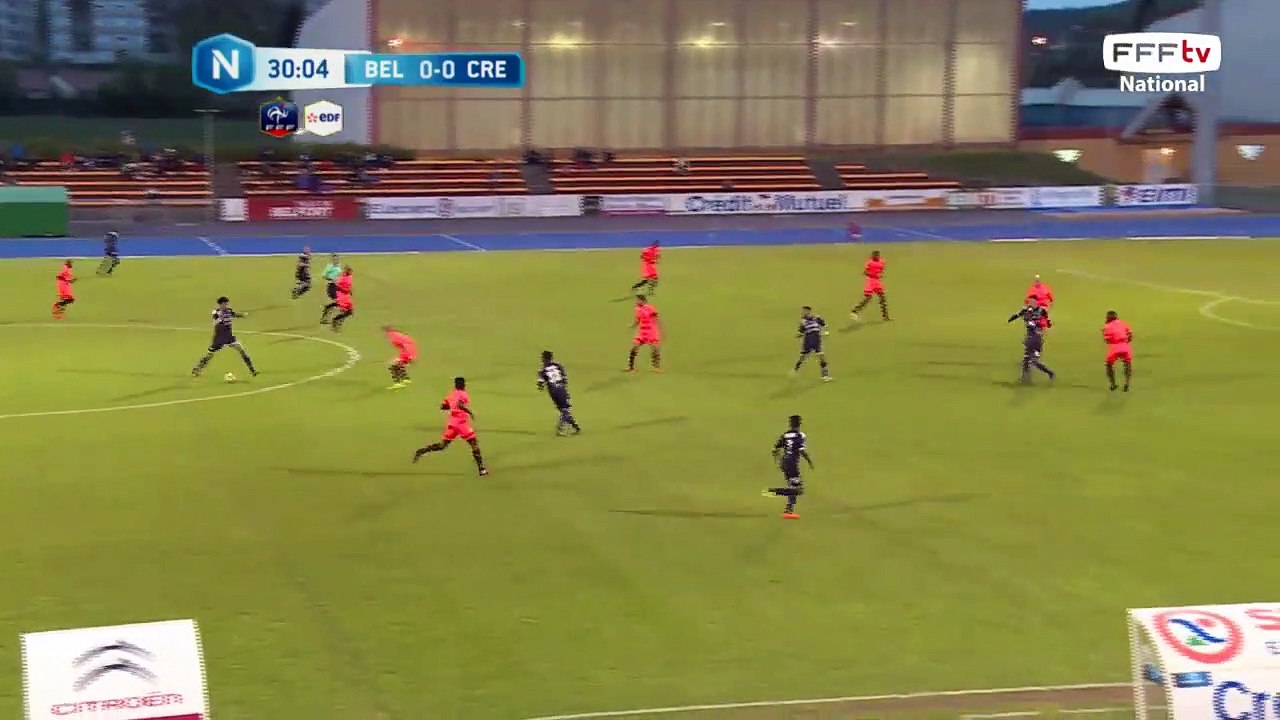 Beau mouvement dans la surface de Créteil mais la frappe est contrée.