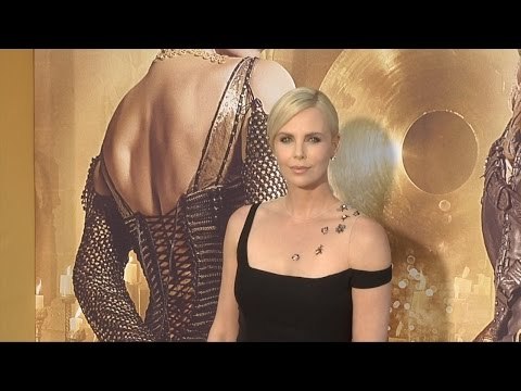 Charlize Theron The Huntsman: Winter's War Premiere Black Carpet Fashion Broll