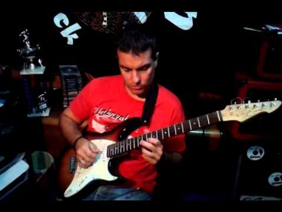 LICK-BLUES-AL ESTILO DE Robben Ford - GUS QUIN...