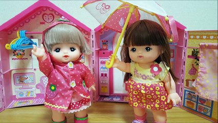 メルちゃんいちごのレインコート開封！これで雨の日も大丈夫！ ❤ トイキッズ おもちゃ アニメ キッズ 人形 ごっこ 遊び 子供向け 動画