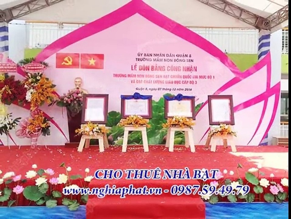 Nhà bạt, dù che nắng trong Lễ đón bằng công nhận trường mầm non Bông Sen đạt chuẩn quốc gia