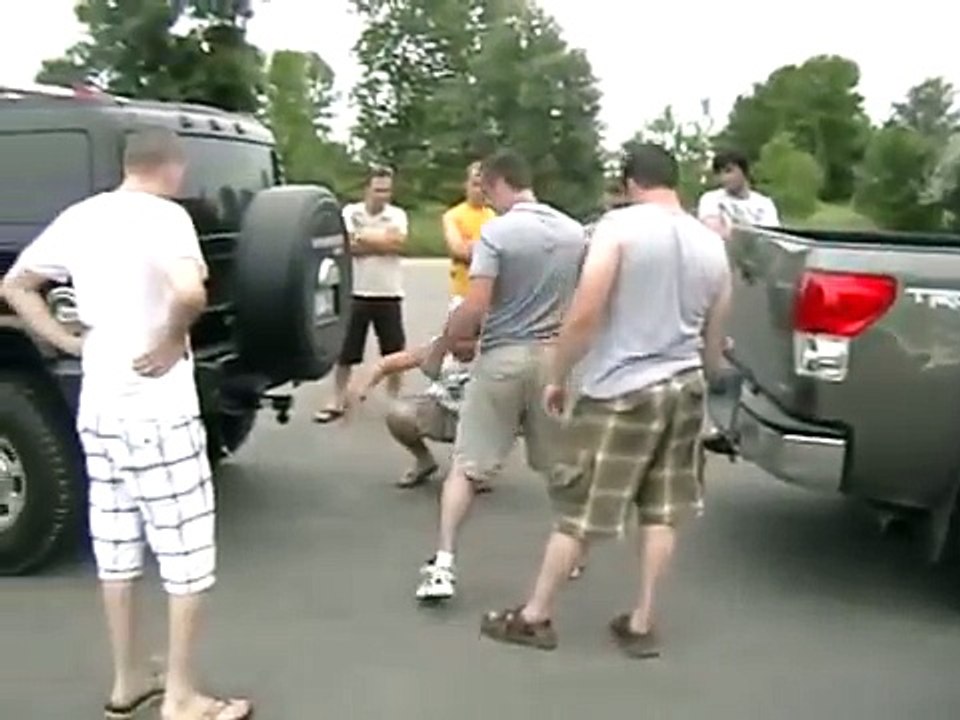 HUMMER_H2_VS_TOYOTA_TUNDRA_JULY_3,2009[1]