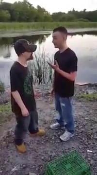 Une bagarre entre deux ivrognes, c est vraiment drô !