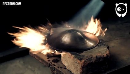 Il fabrique un œuf de dragon en métal en mode Game Of Thrones