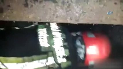 Denizli'de Akaryakıt Tankına Sıkışan Kediyi İtfaiye Ekipleri Kurtardı