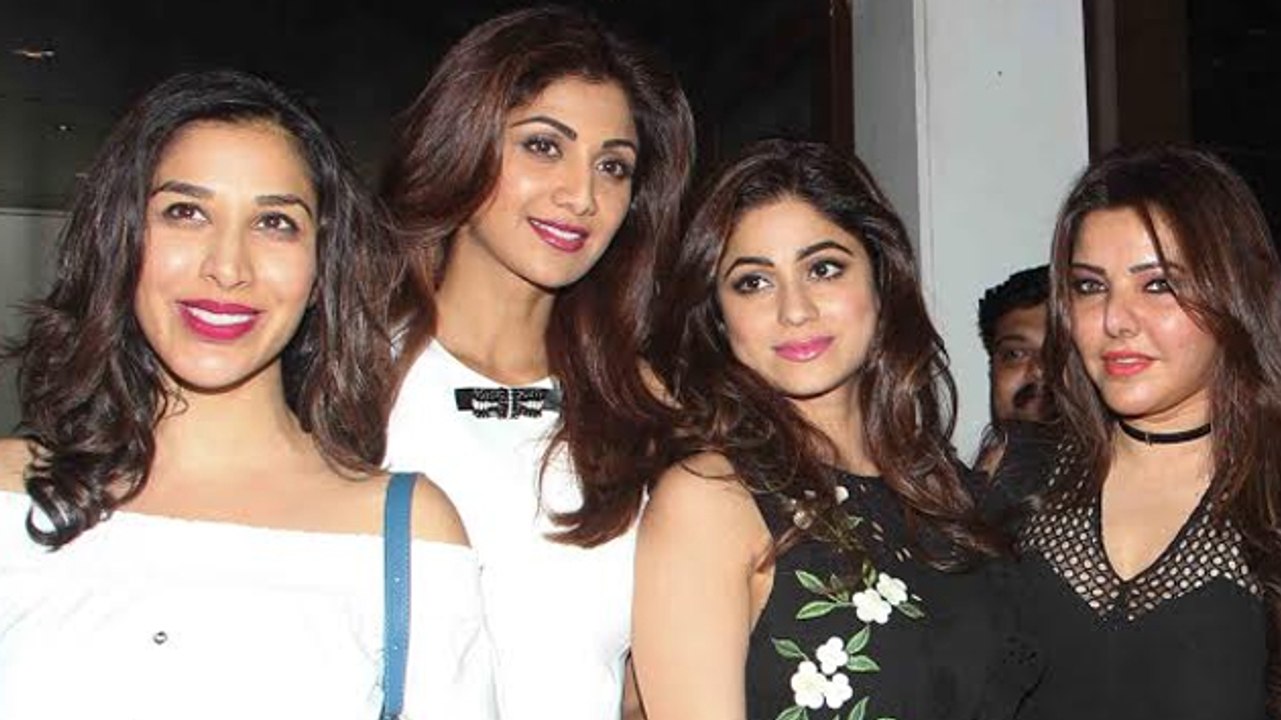 Bollywood Actress Spotted Together at a Restaurant