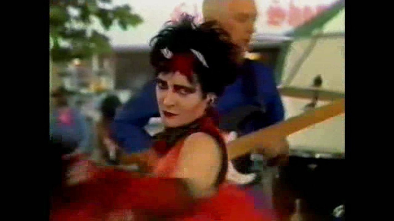 SIOUXSIE & THE BANSHESS – "THIS TOWN…" & "S/F/T/E/O/T/W" Lip sync ('Get Fresh' show, Children’s ITV UK, 01 Aug 1987)