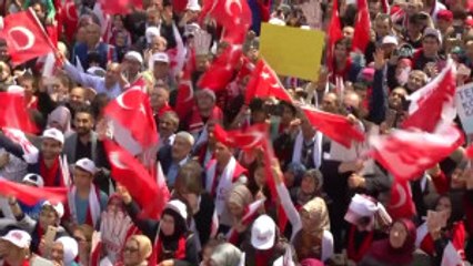 Başbakan Yıldırım: "Tankların, Bombaların Önünde Siz Vardınız"