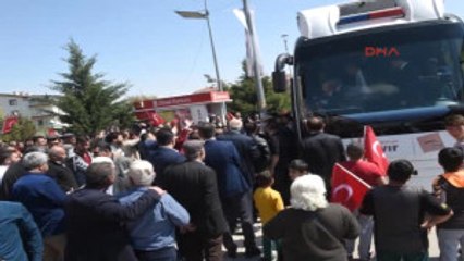 Kılıçdaroğlu, Başkentte Vatandaşlarla Çay Içti