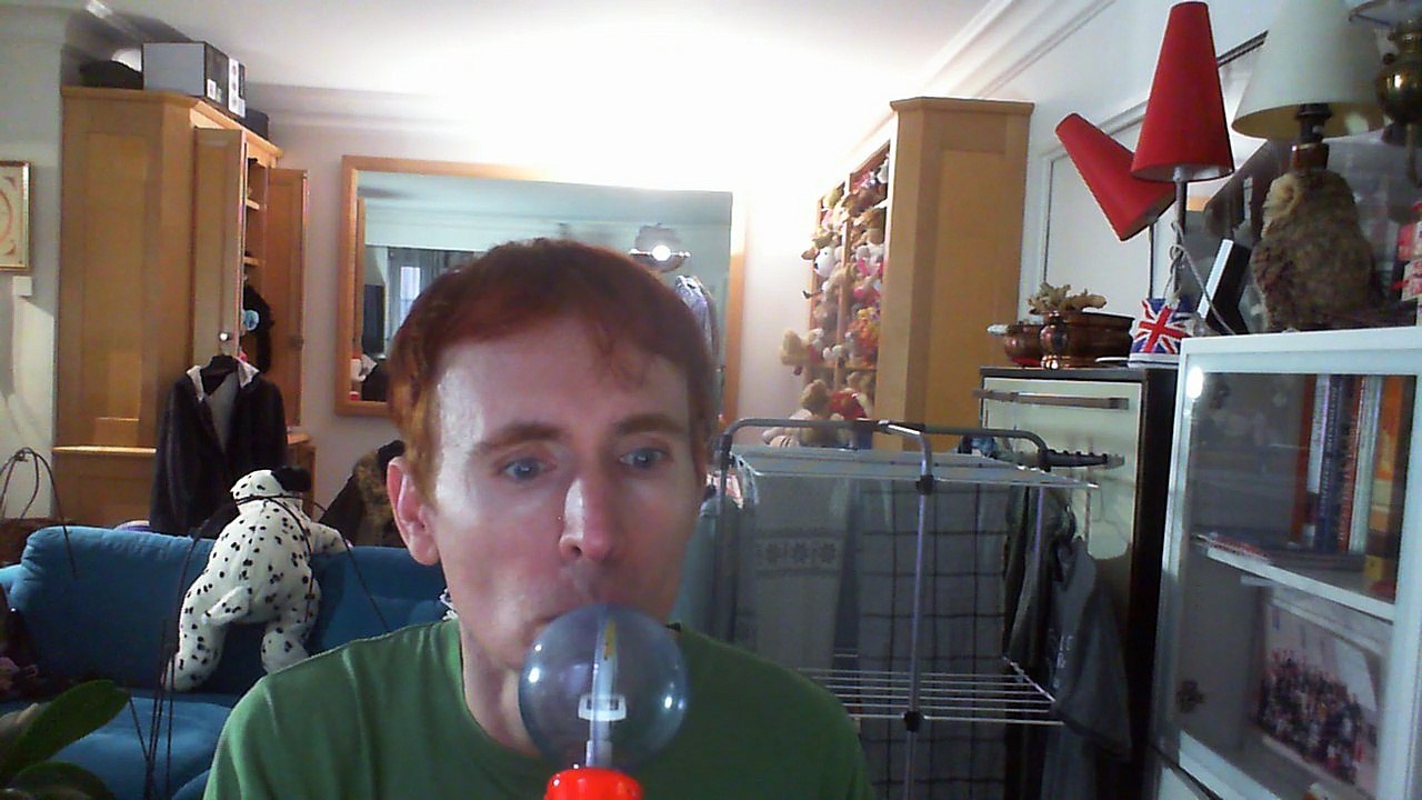 Wiwi égratigne "ce soir" de Loetitia