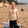 Chaiwala at Juhu Beach - 2 Foreigners In Bollywood