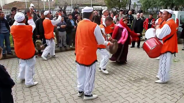 algeria marocco dance-kabyle-sur-rhytme-karkabou dancing