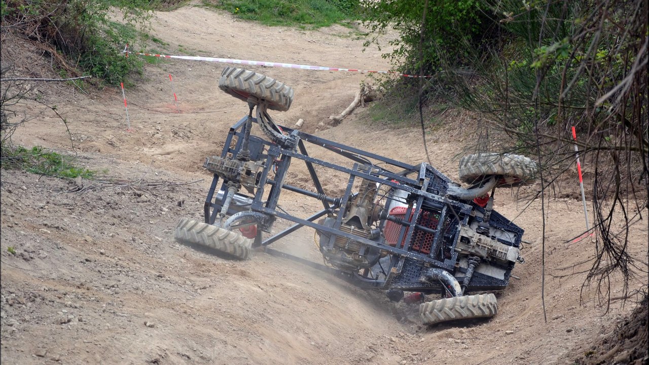 Le Morvan TT (2 CV Club Tous Terrains) aux Combes Grondées de Saint-Symphorien-de-Marmagne (Saône-et-Loire)