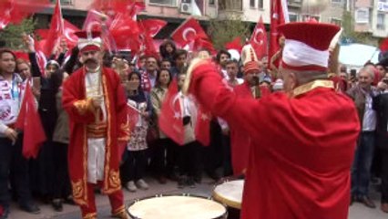 Vatandaşlar Mehter Marşı Eşliğinde "Evet" İçin Yürüdü