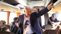 Başbakan Yıldırım, Basın Otobüsünde Gazetecilerin Sorularını Yanıtladı (2)