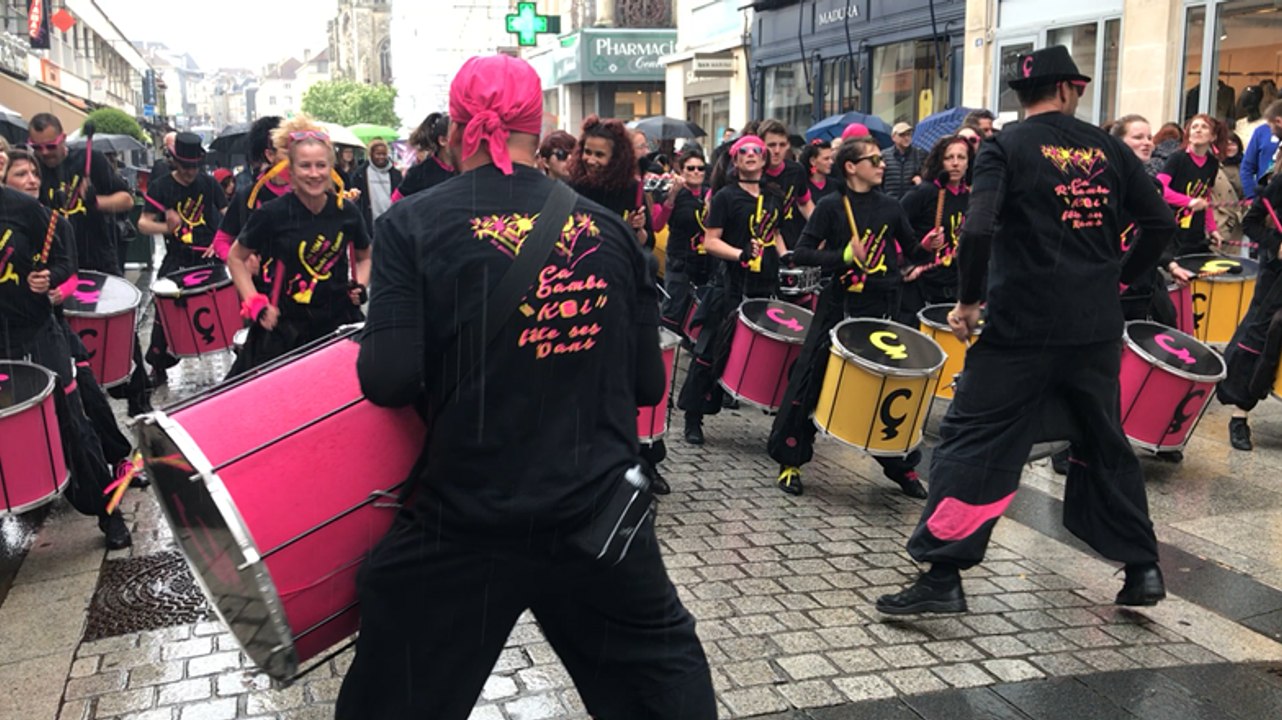 Fête du printemps : le groupe Ca'R'Samba Koi ré...